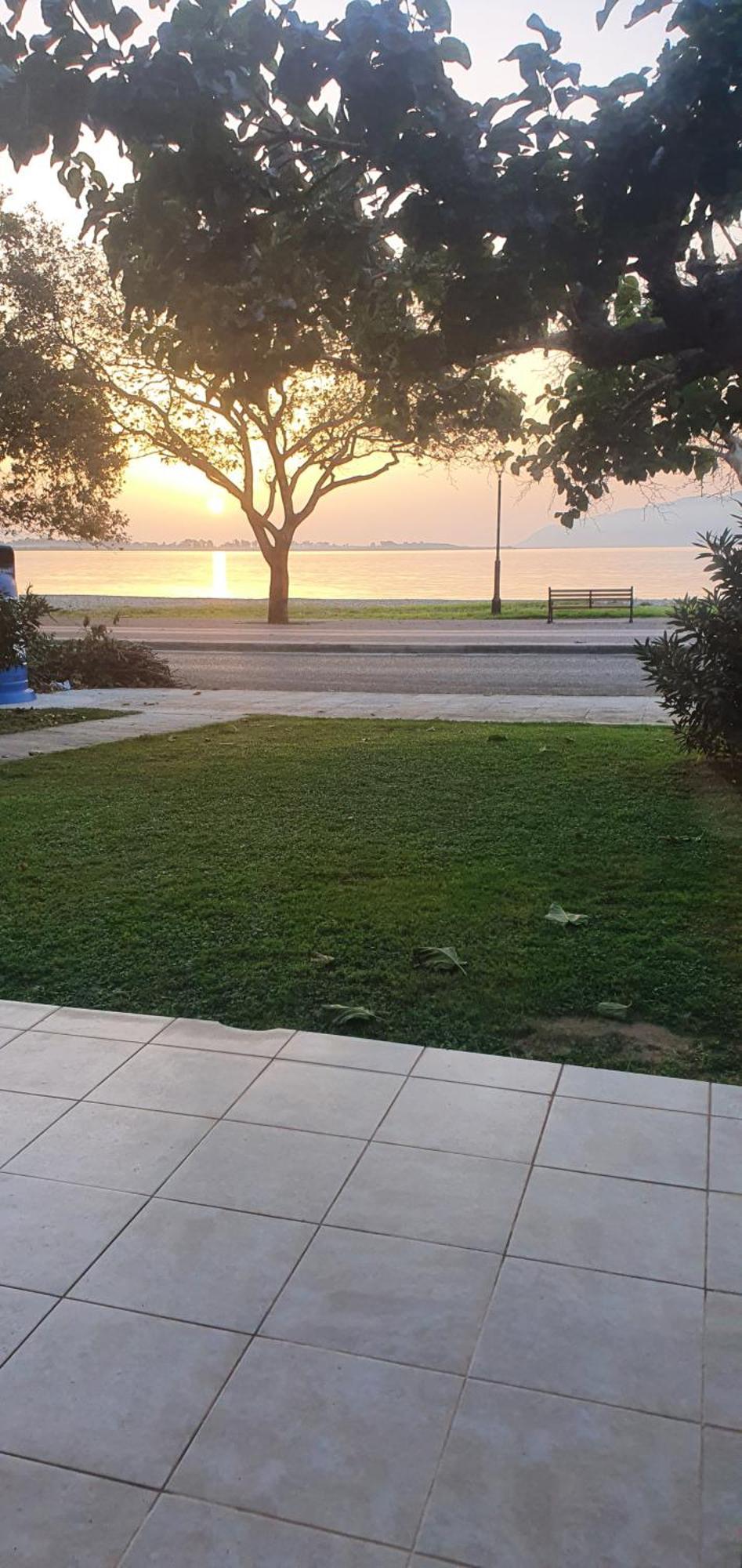 Nafpaktos Seaside Apartment Buitenkant foto